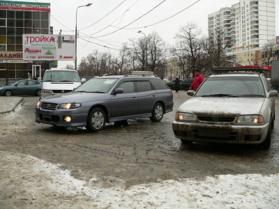 Nissan Avenir E-PW10 & RNW11.JPG